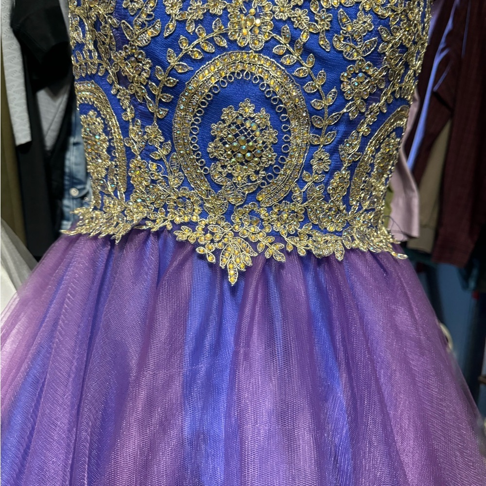 Prom dress with sequins detail size 2 - Picture 7 of 7